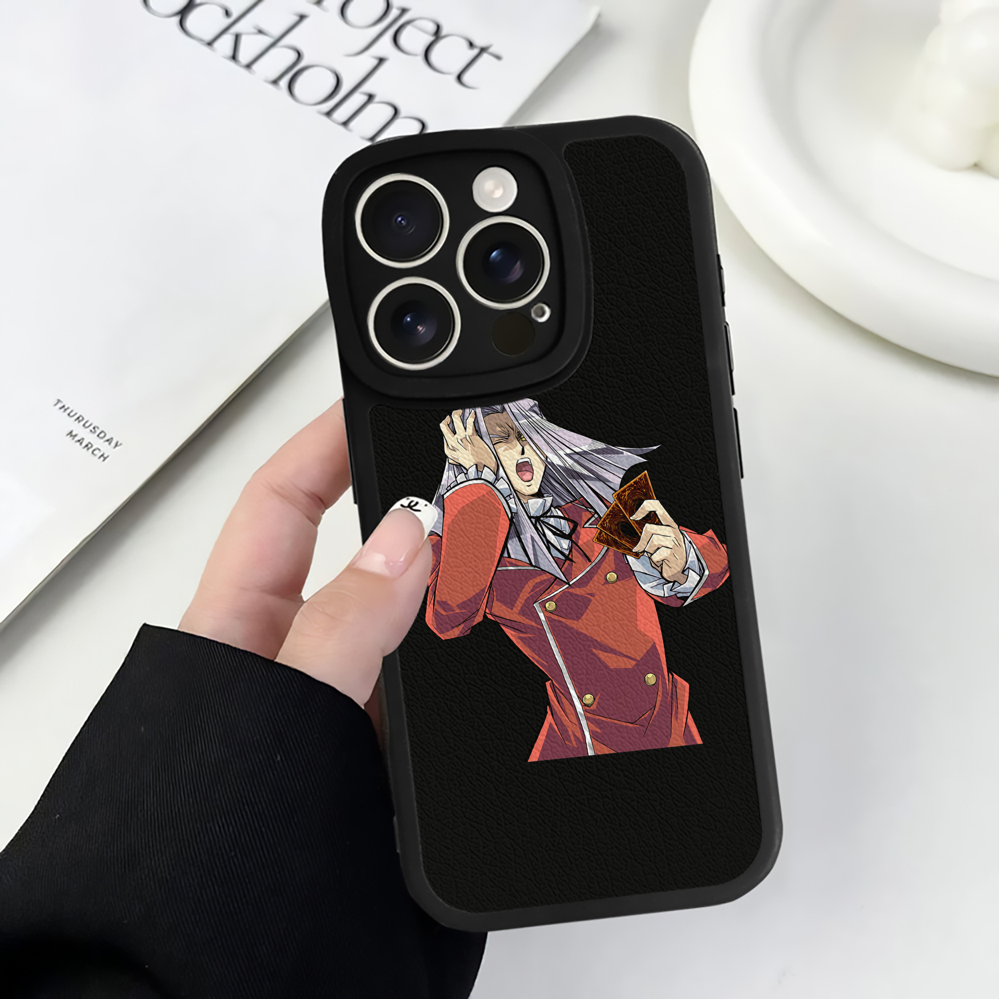 （画像用） 遊☆戯☆王 Yu-Gi-Oh! 【iPhone 16シリーズ対応】シリコンスマホケース（レザー調） 材質：シリコン